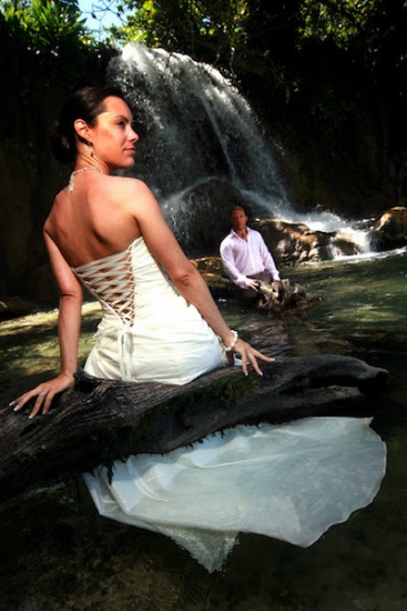 Trash the dress- Wedding photography in Jamaica
