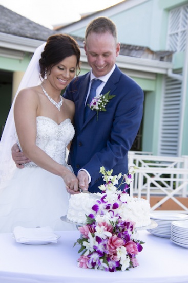 Cutting the cake - Wedding photography in Jamaica
