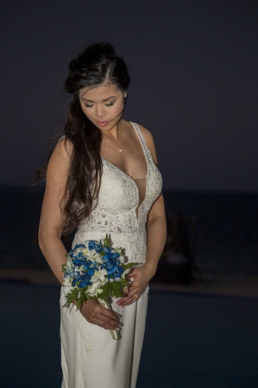 The bride and bouquet - Wedding photography in Jamaica